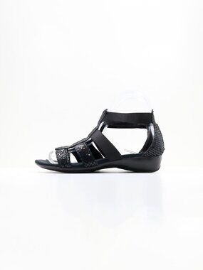 Munro Zena Black Patent Leather Lightweight 1.5" Mini Wedge Gladiator Sandals 6W